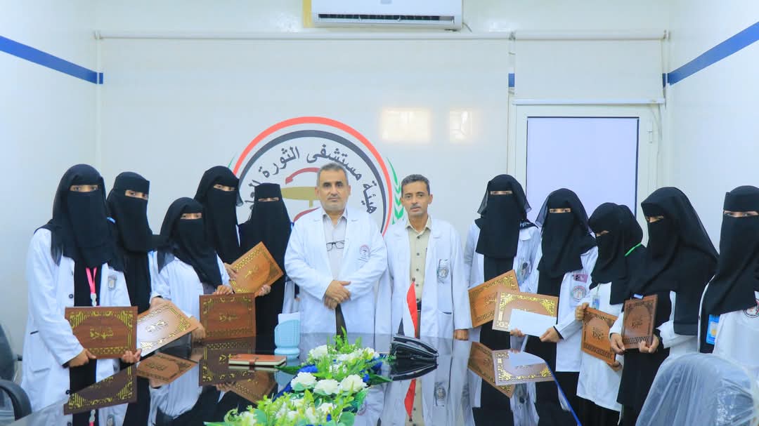 تكريم ثمانٍ من ممرضات العنايات المركزة والحميات تقديراً لكفاءتهن وجهودهن الإنسانية