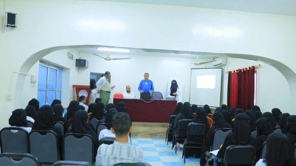 تدشين دورة تدريبية نوعية لتعزيز مهارات أطباء الأسنان في التعامل مع الأدوية بهيئة مستشفى الثورة بالحديدة