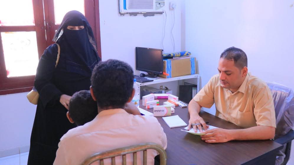 اختتام مخيم طبي مجاني للأمراض النفسية والعصبية بهيئة مستشفى الثورة بالحديدة