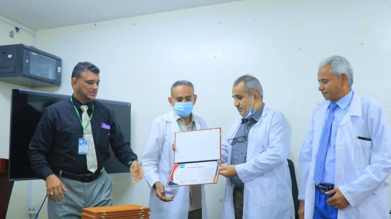 هيئة مستشفى الثورة تكرّم صُنّاع الكفاءة في أولى مراحل التعليم الطبي المستمر