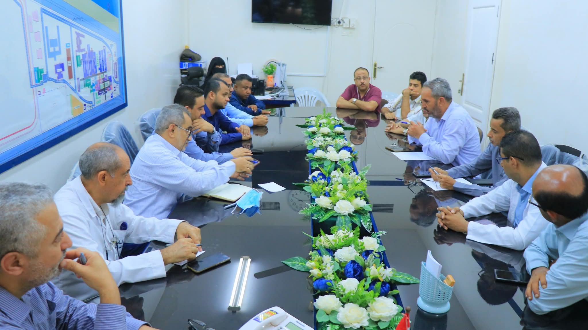 هيئة مستشفى الثورة بالحديدة تمهد لانطلاقة نوعية في جراحة القلب المفتوح: اجتماع استشاري يطلق شرارة الأمل