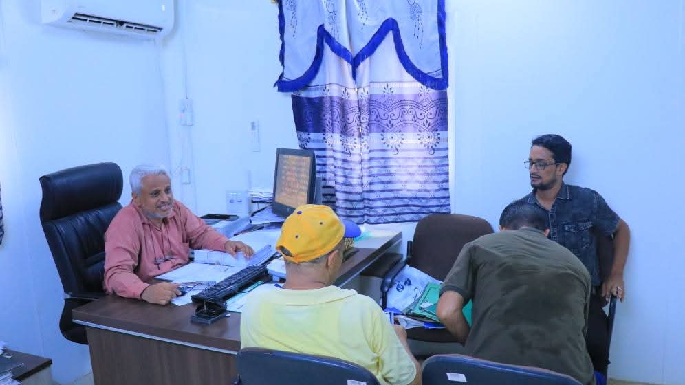 هيئة مستشفى الثورة بالحديدة تستعرض تجربتها في الحوكمة الإدارية أمام وفد رسمي من هيئة مستشفى الثورة بإب