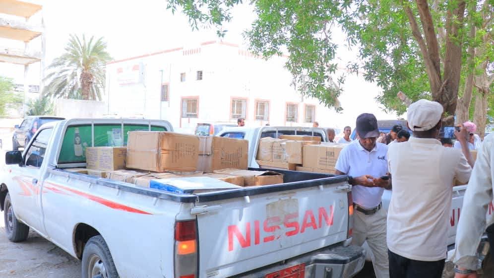 مجموعة إخوان ثابت تدعم مركز الحروق بهيئة مستشفى الثورة بالحديدة بأدوية ومستلزمات طبية بقيمة 6 ملايين ريال