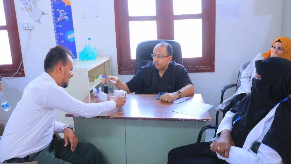 اختتام المخيم الطبي المجاني لمرضى القلب وارتفاع ضغط الدم والسكري بهيئة مستشفى الثورة بالحديدة