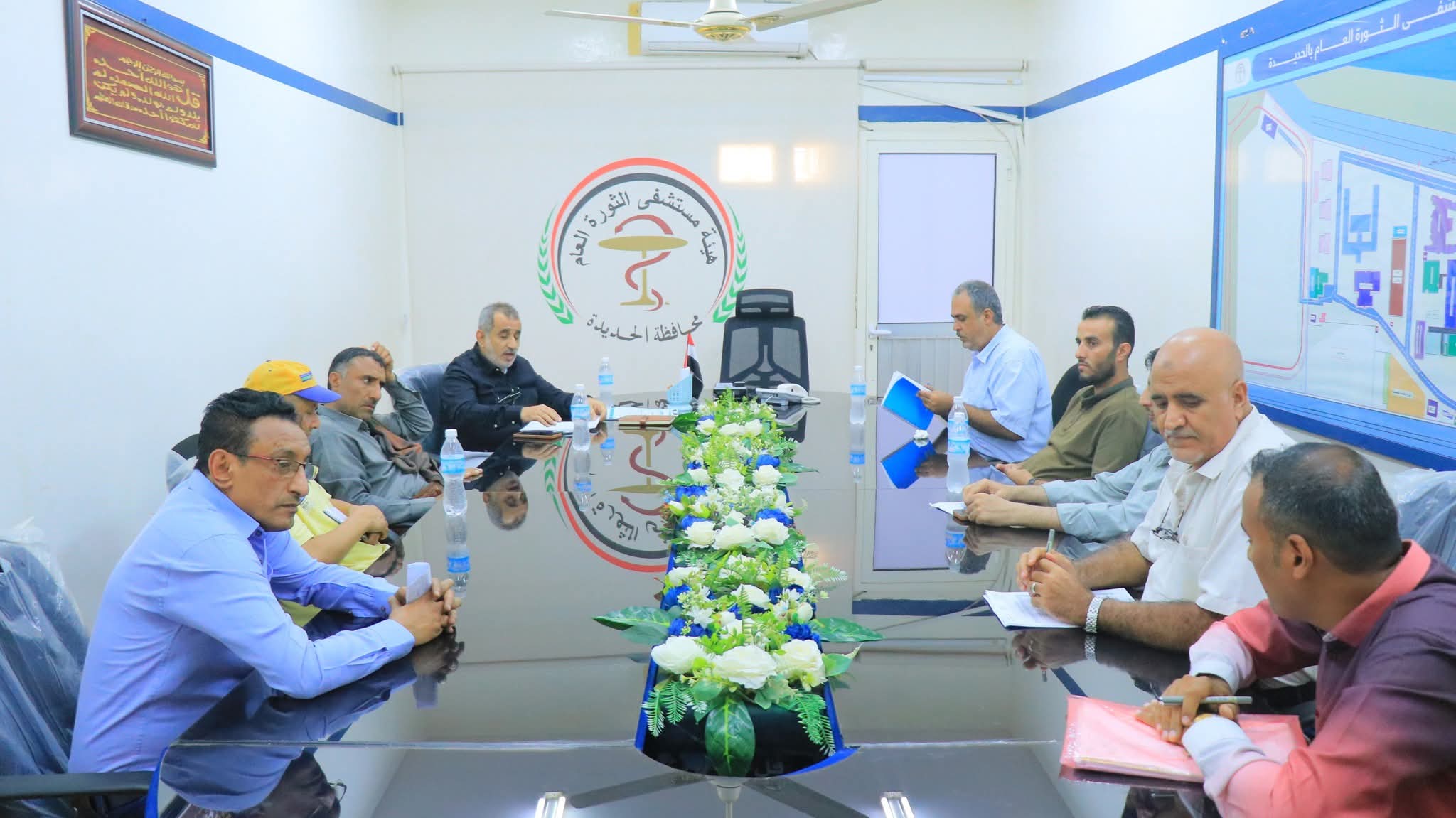 هيئة مستشفى الثورة بالحديدة تستعرض تجربتها في الحوكمة الإدارية أمام وفد رسمي من هيئة مستشفى الثورة بإب