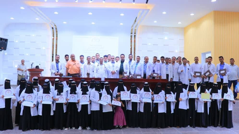 تكريم كوادر مركز إسعاف طوارئ الأطفال بهيئة مستشفى الثورة العام بالحديدة