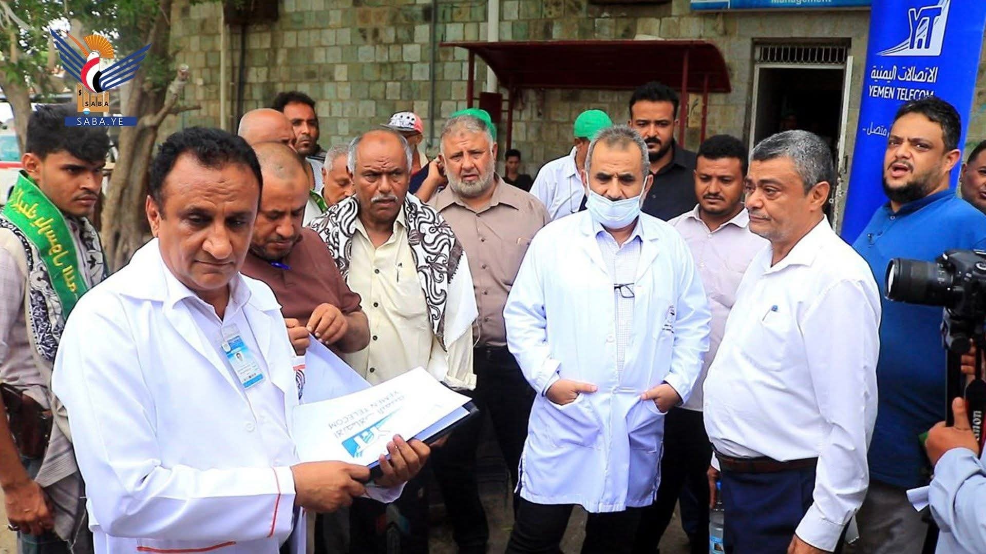 مؤسسة الاتصالات تقدم أدوية لمركز الحروق بهيئة مستشفى الثورة بالحديدة