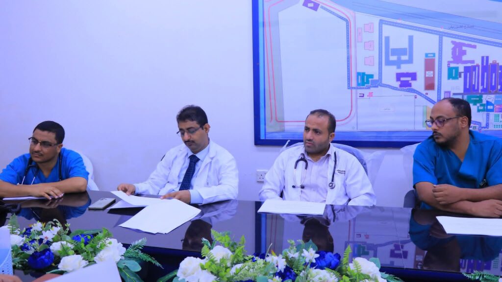 اجتماع طبي بهيئة مستشفى الثورة بالحديدة لتوحيد البروتوكولات العلاجية..