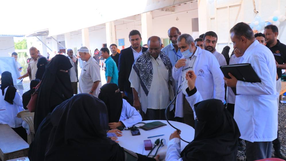 تدشين المخيم الطبي الرابع لمرضى القلب والضغط والسكري بمستشفى الثورة بالحديدة