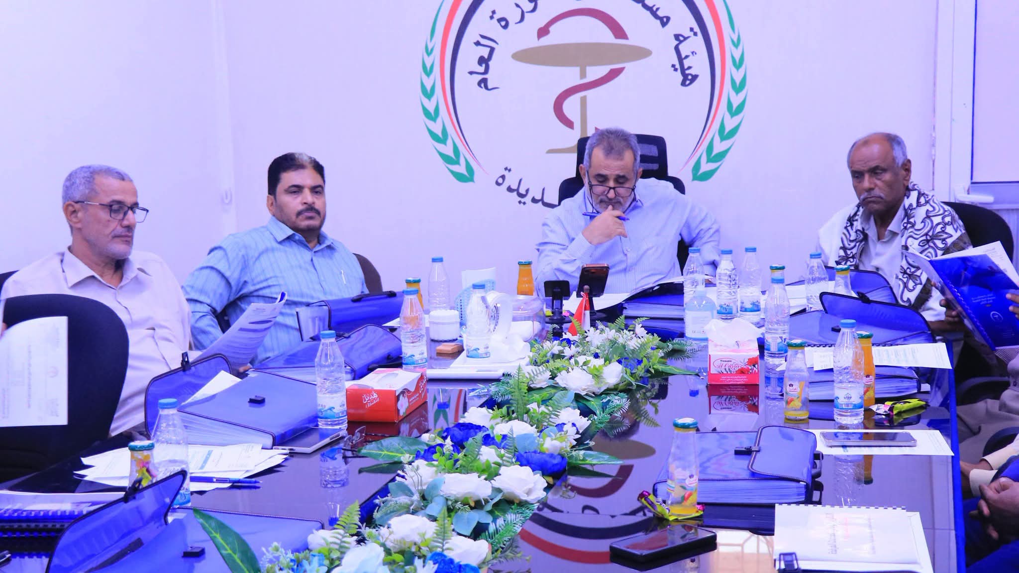 مجلس إدارة هيئة مستشفى الثورة بالحديدة يستعرض أداء الهيئة وتقاريرها المالية والتشغيلية.